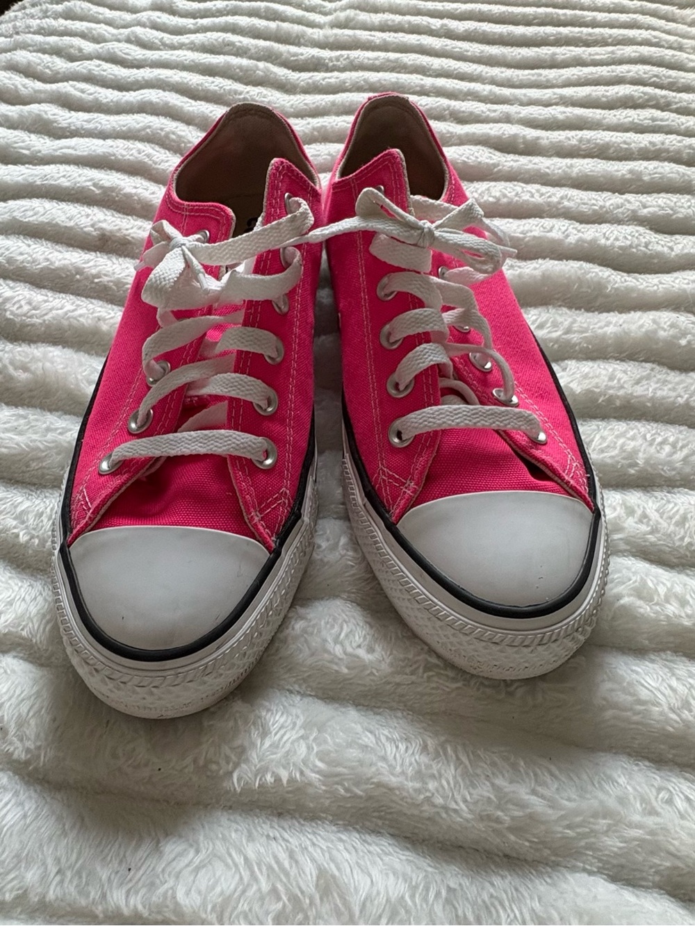 Converse Chuck Taylor All Star Low Top Neon Pink Canvas Sneakers - Picture 3 of 9